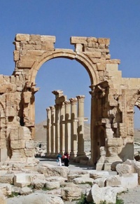 «Ісламська держава» знищила Тріумфальну арку