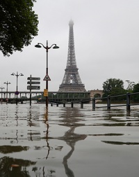 Паризькі музеї евакуювали через повінь