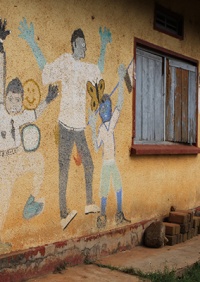 «Дітей війни» в Уганді лікують арт-терапією