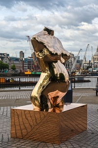 Першу в світі скульптуру, присвячену криптовалюті, встановили в Лондоні