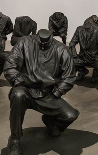 На Frieze виставили скульптури в пам’ять про розстріл шахтарів