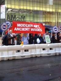 «Сучасне мистецтво, древні зарплати»: протест під стінами МоМА