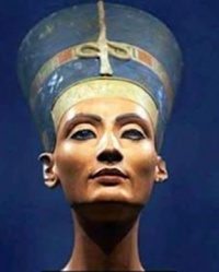 Єгиптяни порівняли скульптуру Нефертіті з потворою Франкенштейна