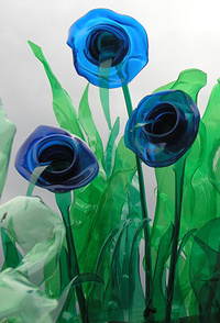 Чеські художники «виростили» квіти з пластикових пляшок