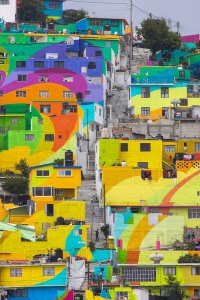 «Веселкове місто» від вуличних художників і влади Мексики